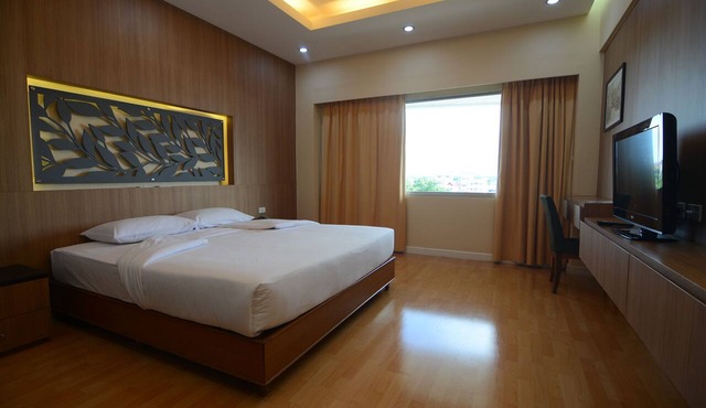 Charoen Hotel