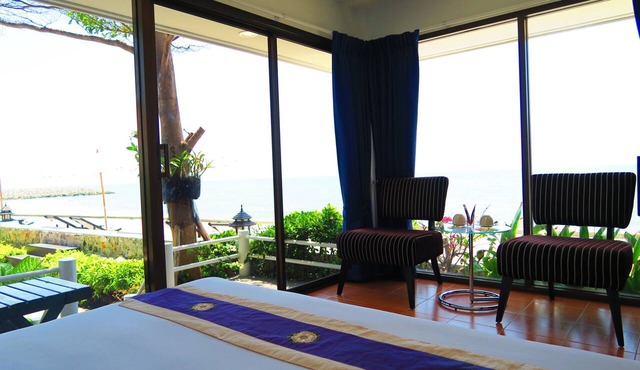 Chomtalay Resort at Had Chaosamran Beach