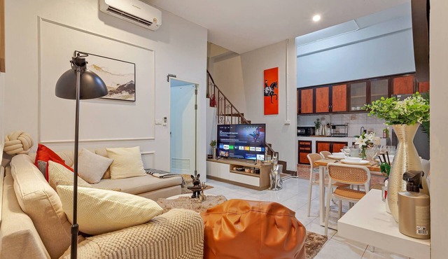 Coco's Townhouse BTS onnut 350 Meters 3Br3Bth