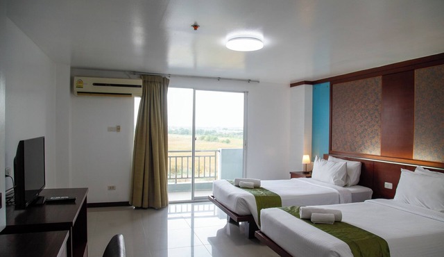 Convenient Grand Plus Hotel Suvarnabhumi
