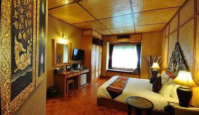 Coral Hotel Bangsaphan