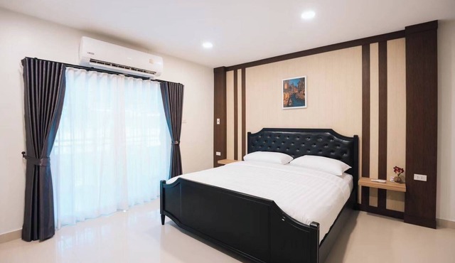 Cozy ,secure, close to town,night market & walking distance to central festival.