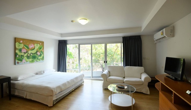 Cozy Studio with private beach R8