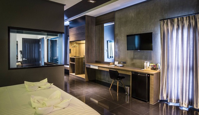 Cresco Hotel Buriram