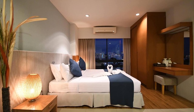 Crystal Jade Hotel