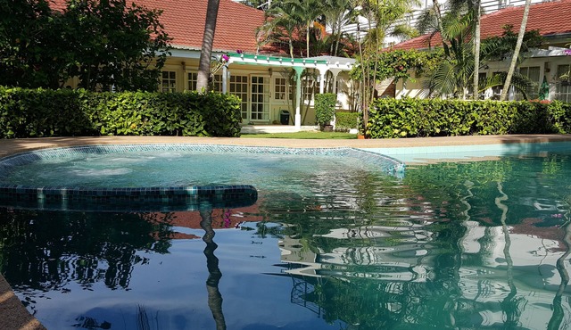 Designer Beach-side Villa with Lovely Garden, Pool and Outdoor bathroom