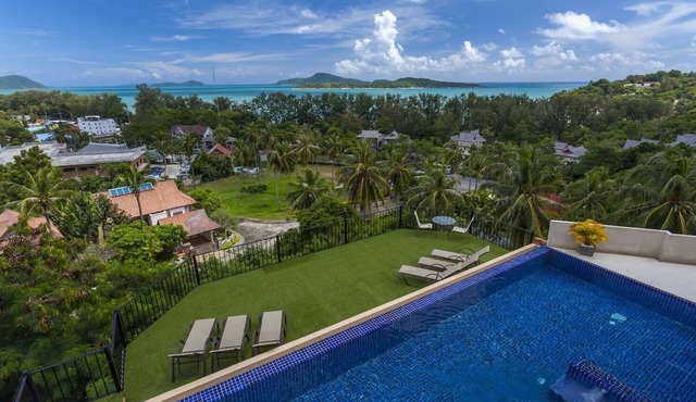 Diamond View: 9 Bedrooms, Private Pool, Seaview, near Rawai/Nai Harn, Sleeps 20+ in Tambon Rawai