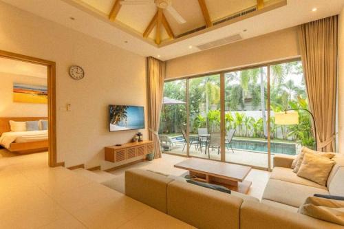 Famous Trichada Resort BangTao V91