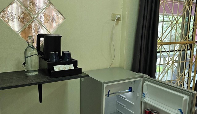 Friends Retreat Guesthouse - Private Rooms Near Phuket Airport