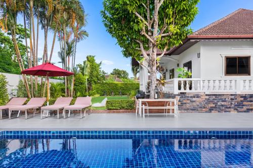 Happy Family Villa 2 -Phuket Private Pool Villa 5 bedrooms with large kitchen and garden
