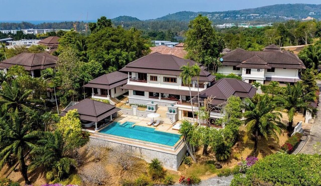 Hilltop Villa 9 Mins to Beach Panoramic View Game room & Pool bar