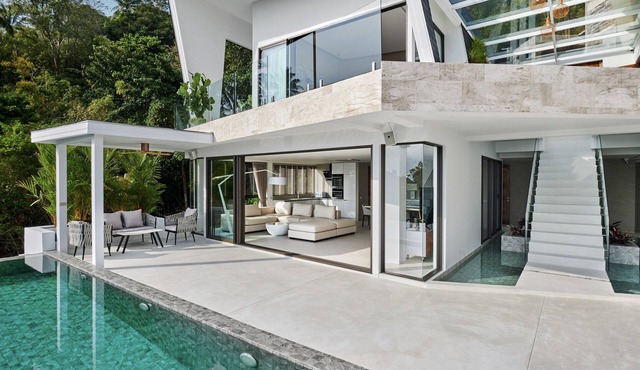 ICON Luxury Private Villa, located at Chaweng-Noi and has everything to offer