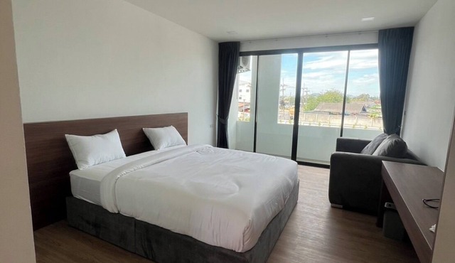 J&P Hotel Sriracha