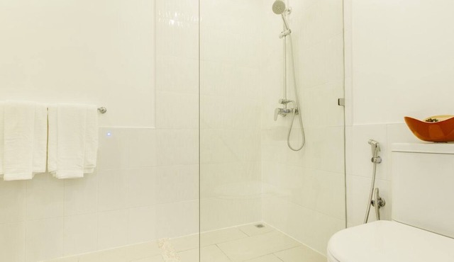 Jasmine Luxury apartment + Car or Motorbike