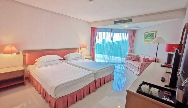 Khanom Golden Beach Hotel