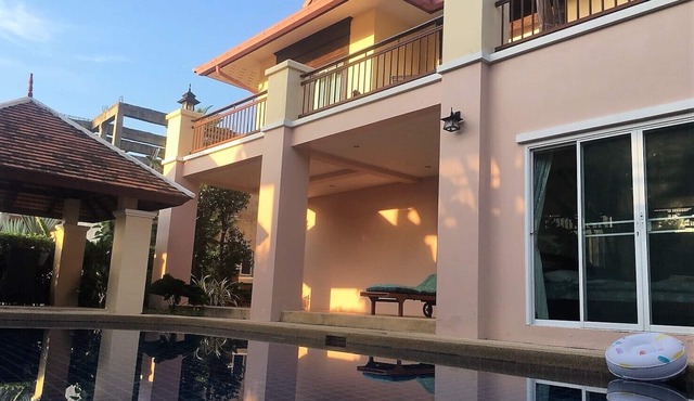 Large villa with private pool in quiet area