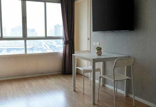 Lumpini 2-Bedroom Condo Near The Mall Bangkapi