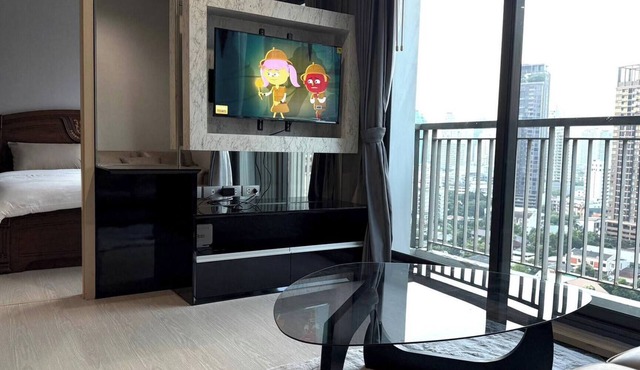 Luxurious 1-Bedroom Apartment Near BTS Thonglor, Bangkok