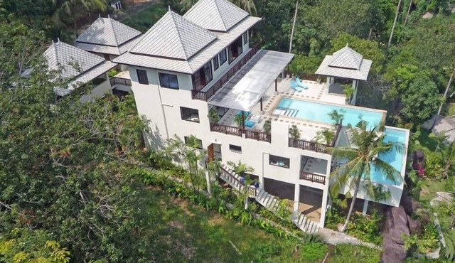 Luxurious house with sea view - 2 swimming pools