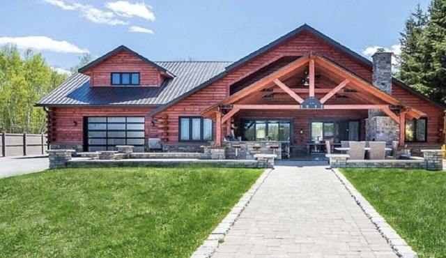 Luxurious Waterfront Log Home Vacation. Fishing/Beach. Disconnect to Reconnect! in Skead