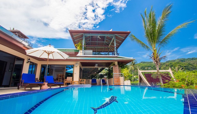 Luxury 4 bed villa, rooftop infinity pool w/Ocean Views
