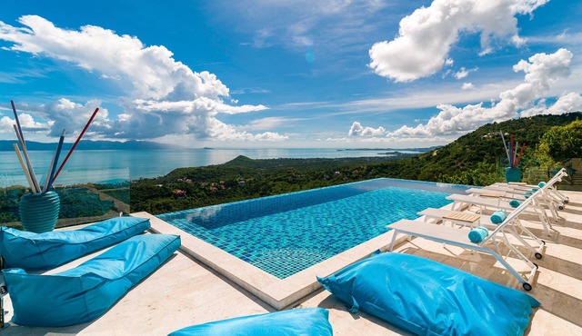 Luxury 5-bedroom villa with panoramic sea view