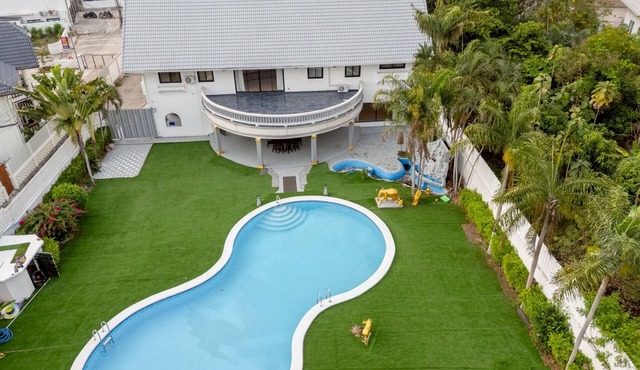Luxury 5 BR Private Party Pool Villa Pattaya Central