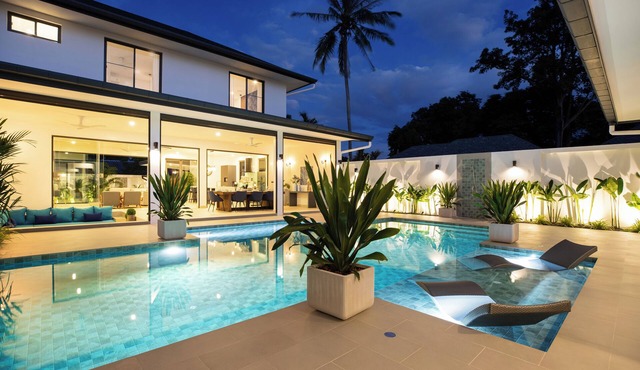 Luxury pool villa 4 bedrooms at Rawai beach, Rawai