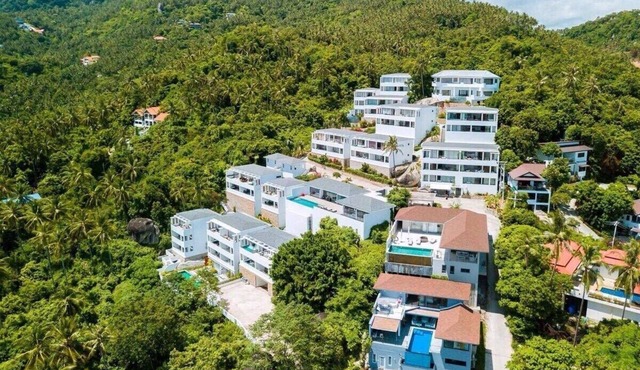Luxury Retreat Awaits Exquisite Villa for Rent with Breathtaking Views.