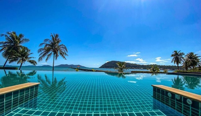 Luxury sea view penthouse with infinity pool in Tranquility Bay in Ko Chang