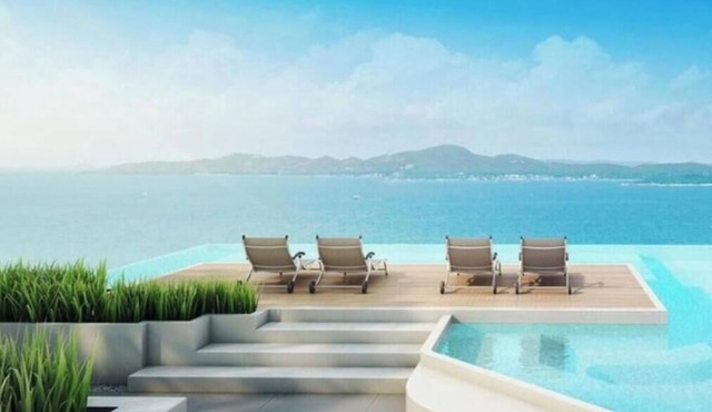 Luxury Stay - Great Location & Sea View Room