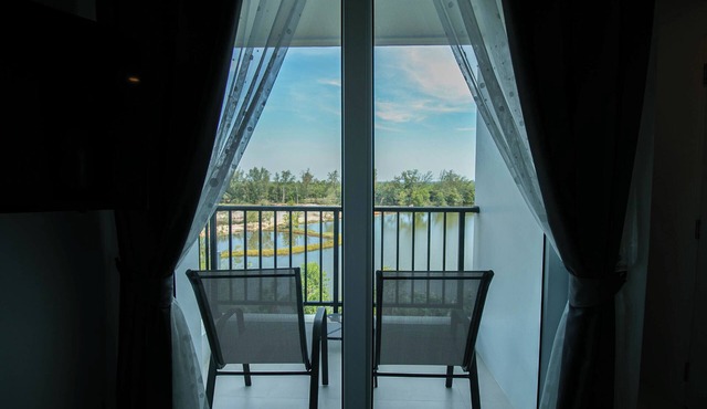 Mini Studio Lake view on High floor, AC, Kitchen, Balcony