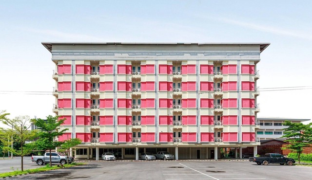 Modern Twin Escape | Deluxe Style at Vresotel