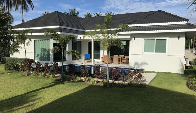 Nakhon Beach Villa: your private paradise that will embrace you like a dream