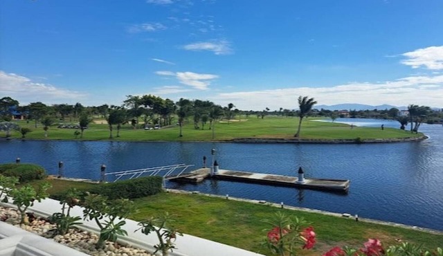 Near to Golf site, Beautiful lake view. Pet Friendly,Family size room