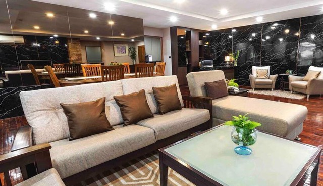 Newly Renovated 3BR Suite 146sqm BTS Thonglo