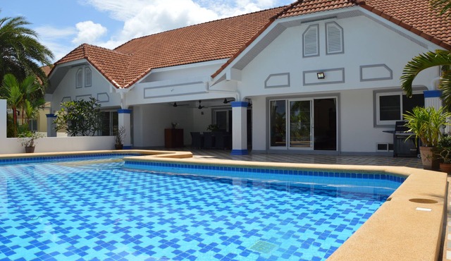 North of the island, 8 min from Thanyapura, Beautiful villa with swimming pool