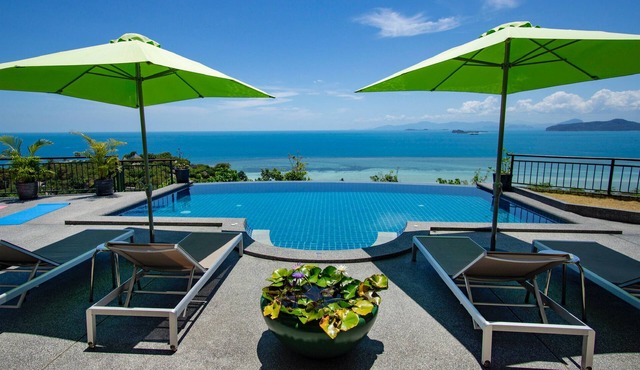 Ocean View Luxury Bed Villa with lovely Infinity Pool, FREE CAR & Free Transfers