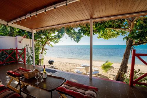 Oceanfront Villa at Bang po Beach-Koh Rooms