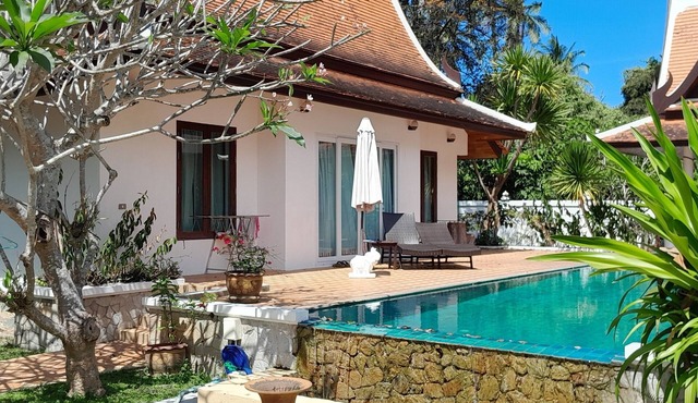 Onsuite Master bedroom bungalow with AC in adorable Ban Tai,Maenam, Koh Samui