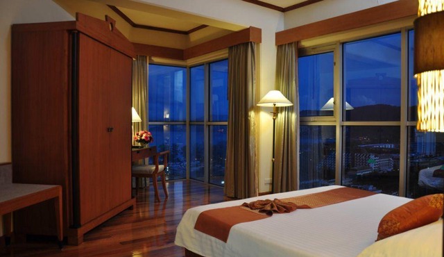 Partial Seaview, Paradise Suite Room #16