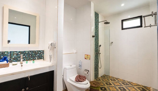 Phi Phi Long Beach Resort & Villa