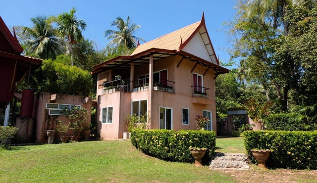 Piman Pu Lek - large 2 storey 1 bedroom kingsize villa with a/c, sea view
