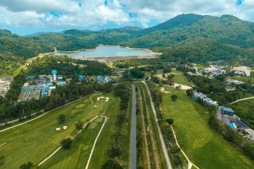 Pool Villa Golf Course View Central Phuket V331
