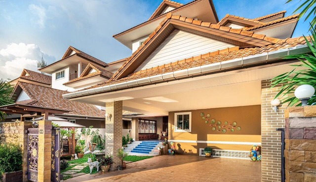 Private Pool Villa Free Airport Transfer.