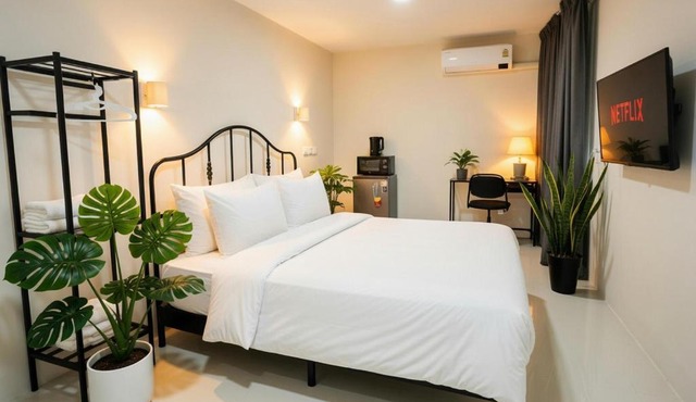 Quiet Retreat Near Airport & City Access