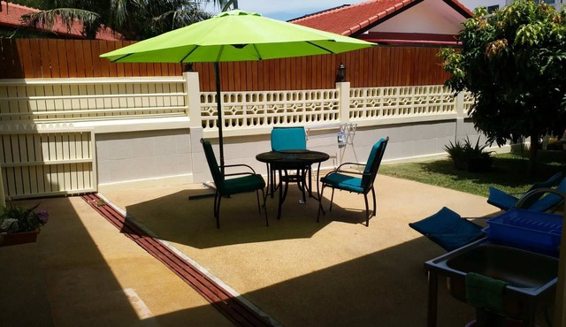 RESIDENCE CHEZ NOUS PHUKET, Studios (50 M²) with swimming pool.