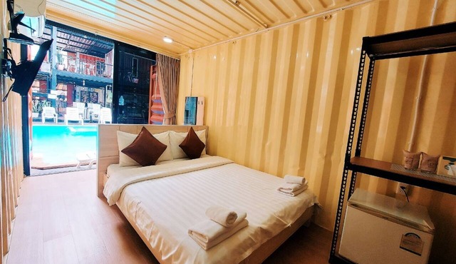Retro Box Hotel