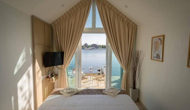 Saksiam Lakeside Resort