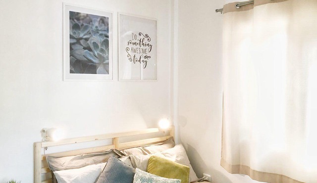 Sanuk House walking distance to the beach (3 min)